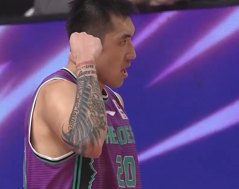 广东队险胜灰熊,陶汉林点燃赛场 广东队险胜灰熊,陶汉林点燃赛场