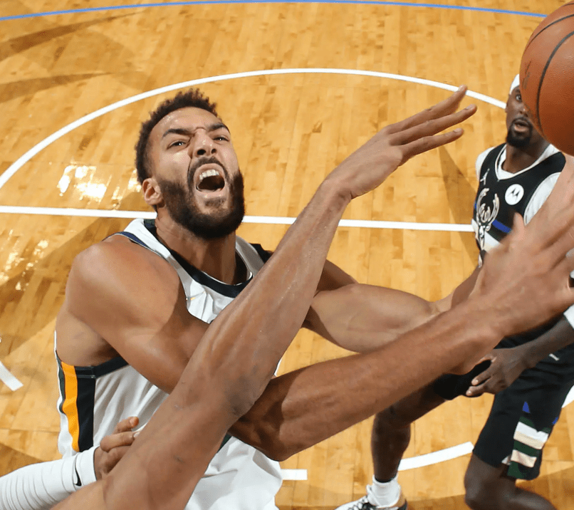 吉林队碾压山西队,米切尔状态火热 吉林队碾压山西队,米切尔状态火热