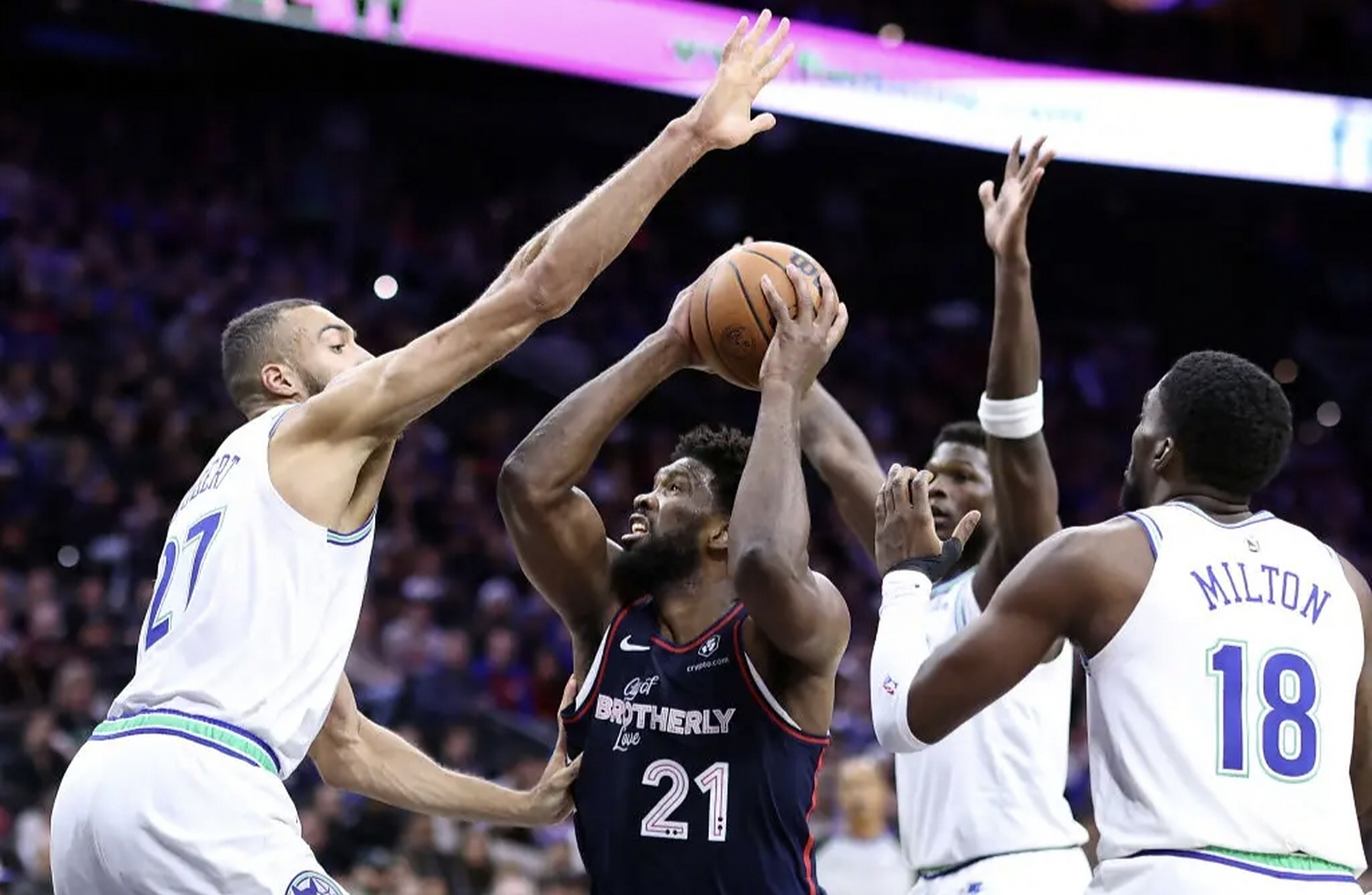 火箭翻盘掘金，恩比德统治全场