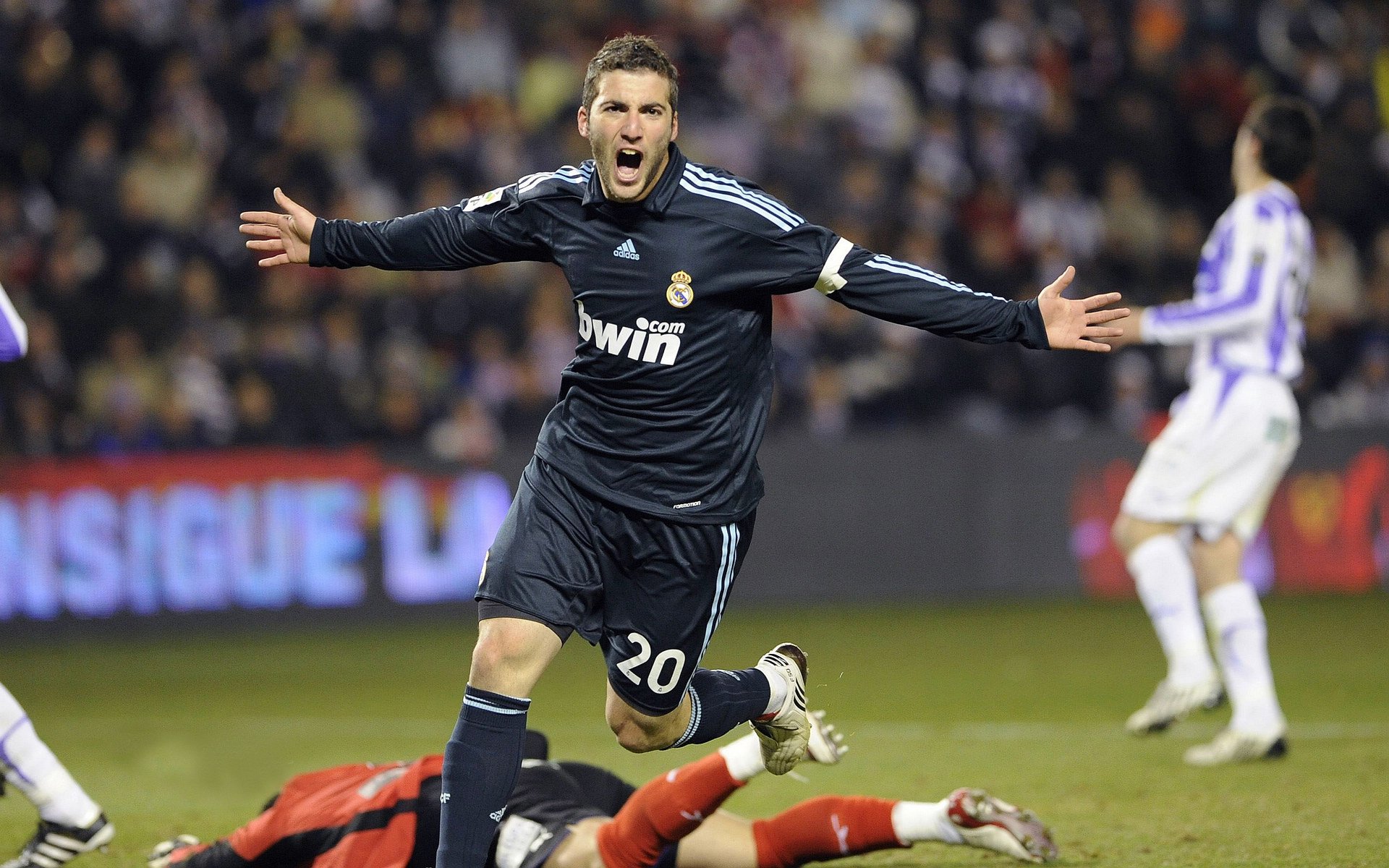 当戈壁雄风席卷斯台普斯，新疆硬仗取胜，克莱末节雷霆救主