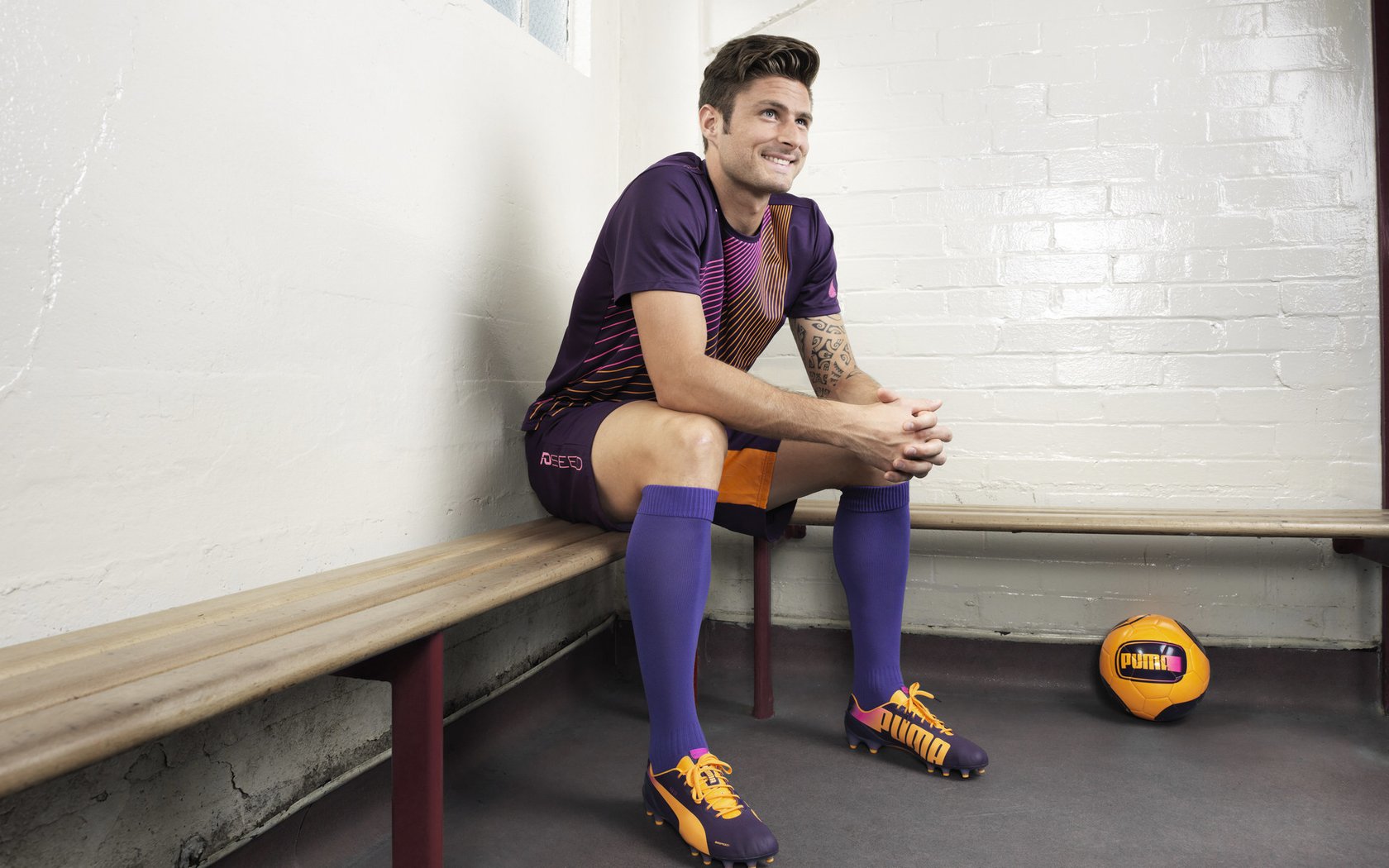 城市尖啸，黑白之间，克莱用方向盘写下铁证